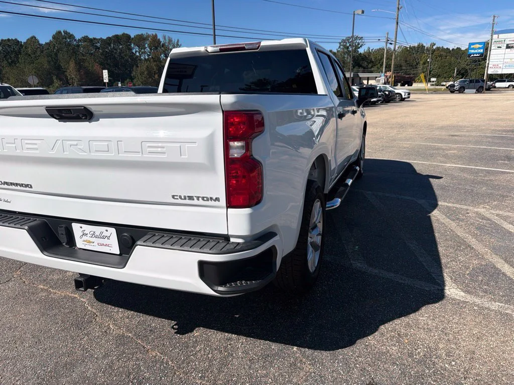 Used 2022 SUMMIT WHITE Chevrolet Custom image 5