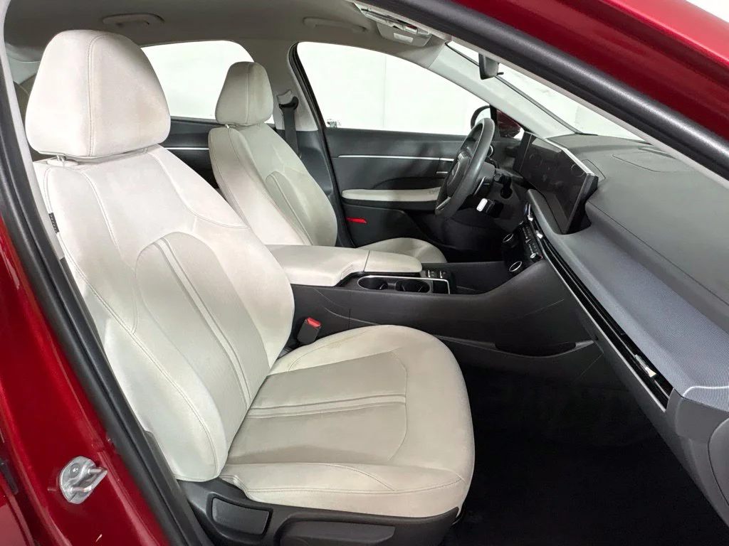 Used 2025 Red Hyundai SEL image 18