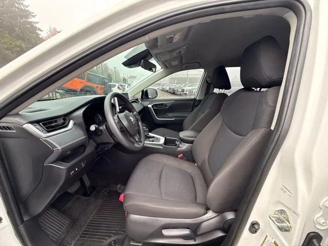 Used 2025 Ice Toyota LE image 10