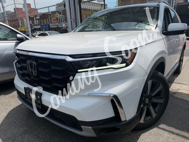 2023 Honda Pilot Touring AWD's photo