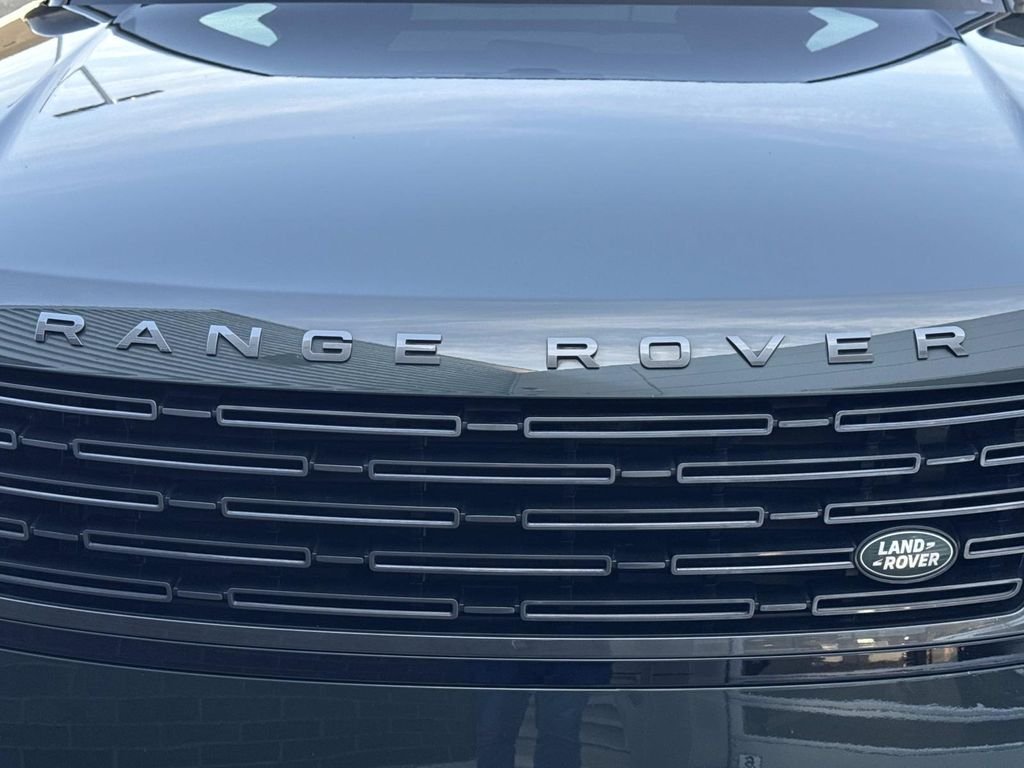 Certified Used 2023 Belgravia Green Metallic Land Rover SE image 11