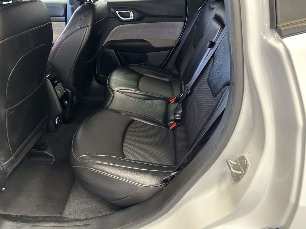 Used 2024 White Jeep Latitude image 13