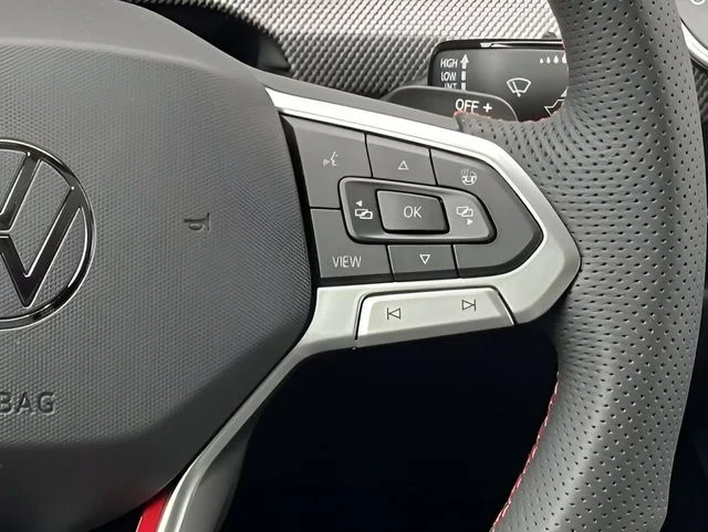 2025 Volkswagen Golf GTI SE - Photo 14