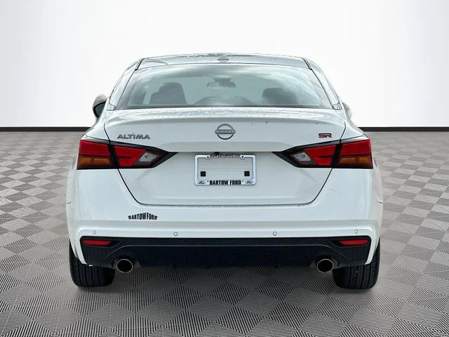 Used 2023 White Nissan 2.5 SR image 6