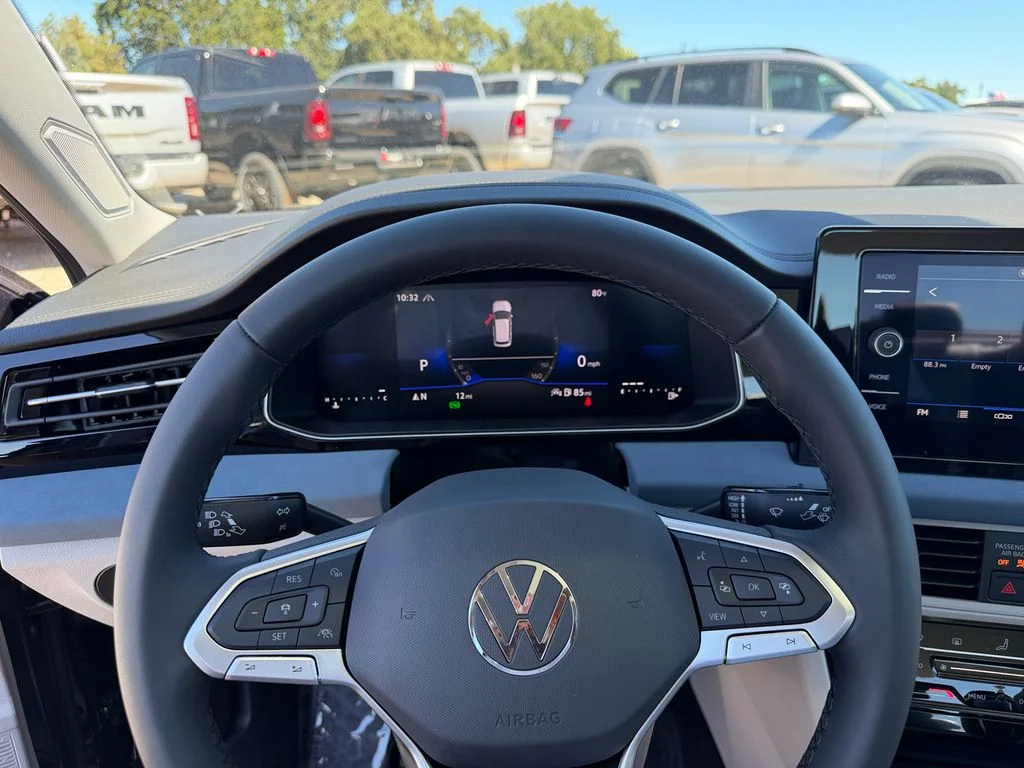 New 2026 Deep Black Pearl Volkswagen 1.5T SE image 14