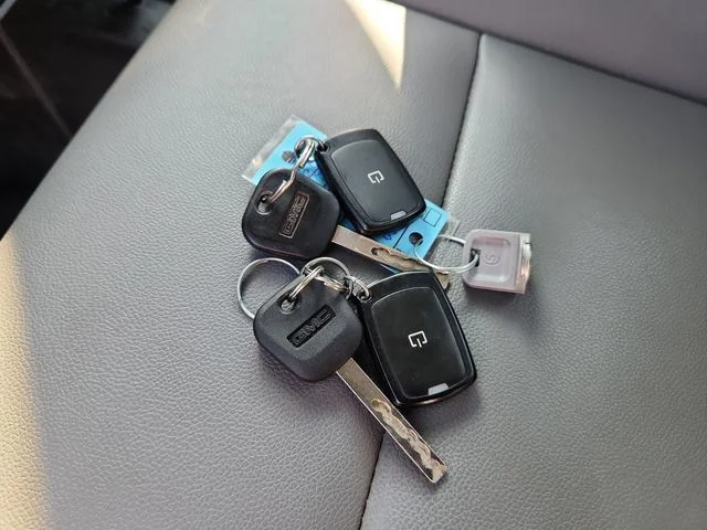 Used 2018 Silver GMC Base image 42