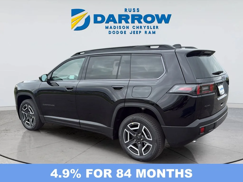 New 2026 Diamond Black Crystal Pearl-Coat Exterior Paint Jeep Limited image 3