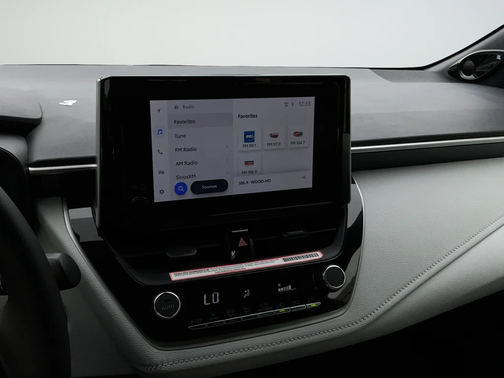 Used 2023  Toyota SE image 14