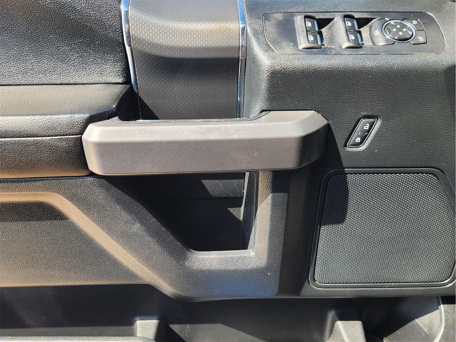 Used 2015  Ford XL image 20