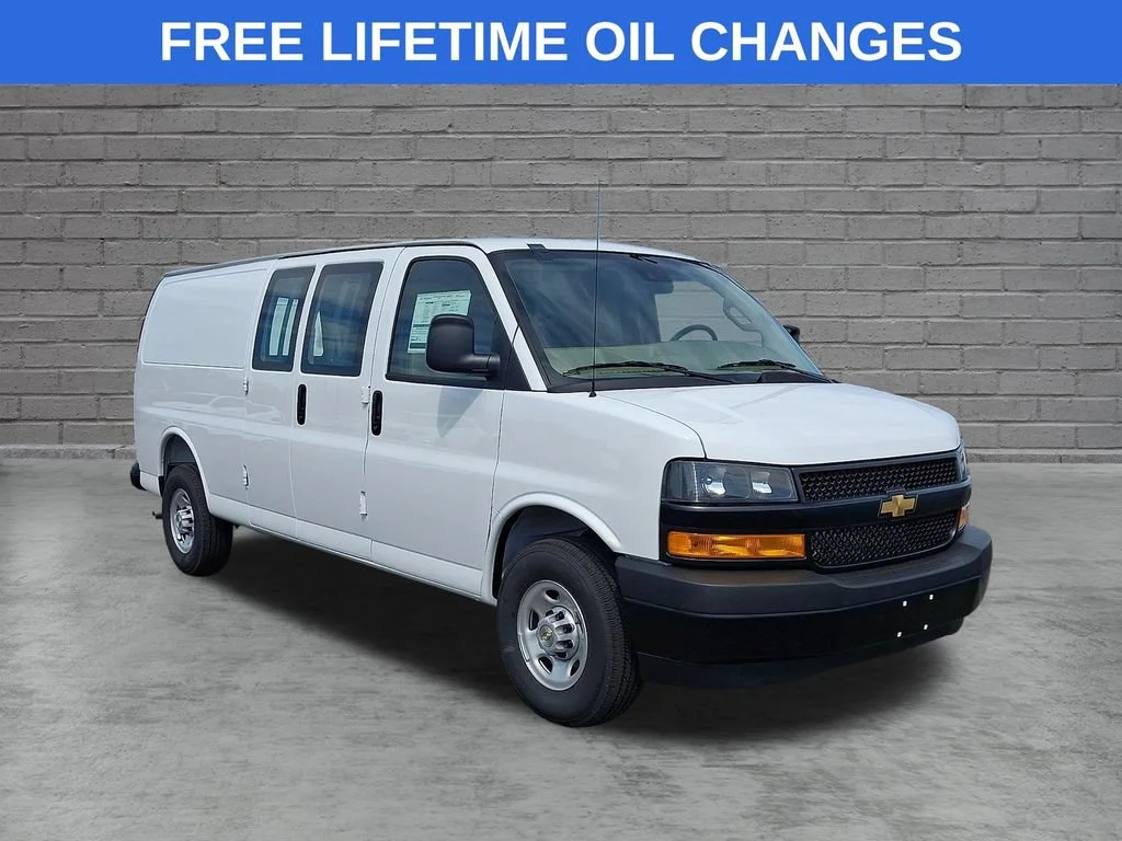 New 2026 Summit White Chevrolet WT image 1