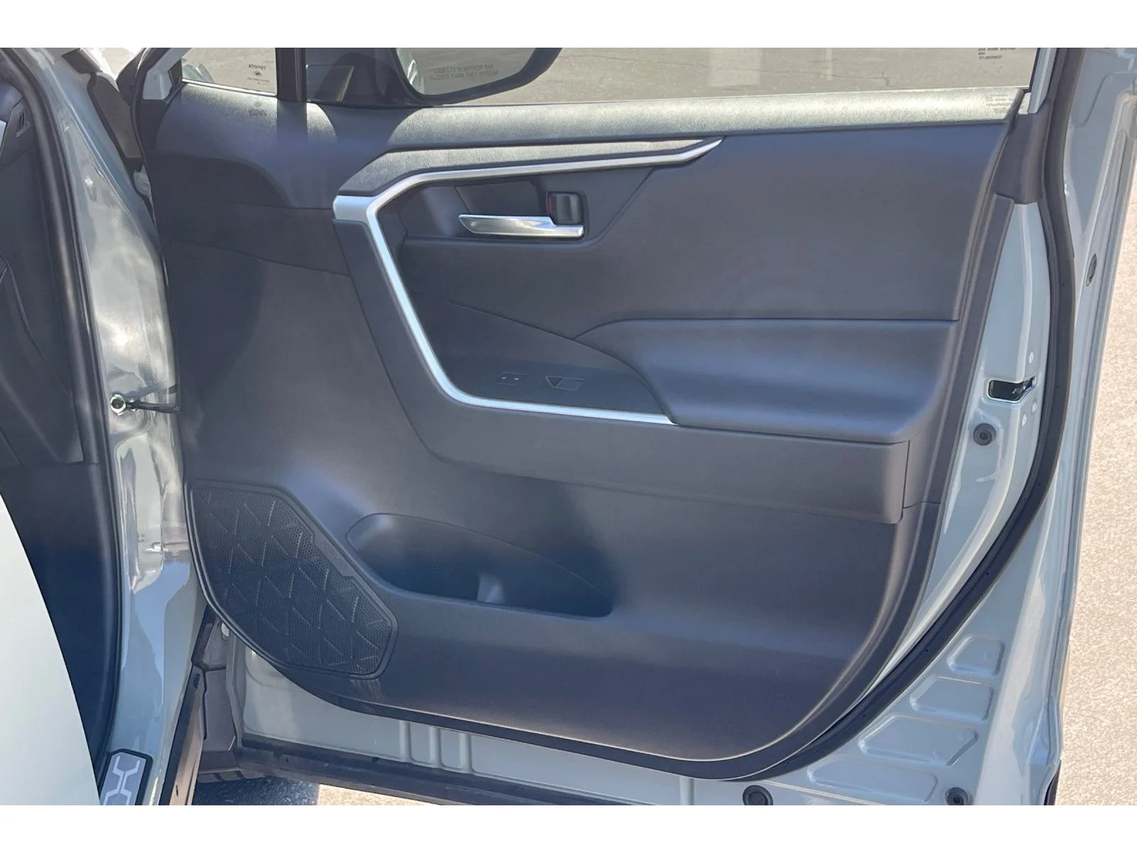 Used 2022 Lunar Rock Toyota XLE Premium image 22
