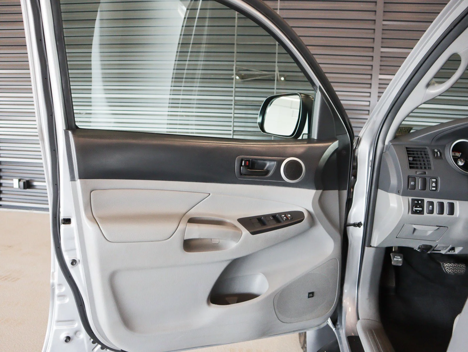 Used 2015  Toyota PreRunner image 21