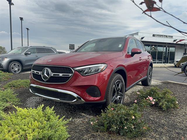 New 2026 MANUFAKTUR Patagonia Red Metallic Mercedes-Benz GLC 300 4MATIC® image 17