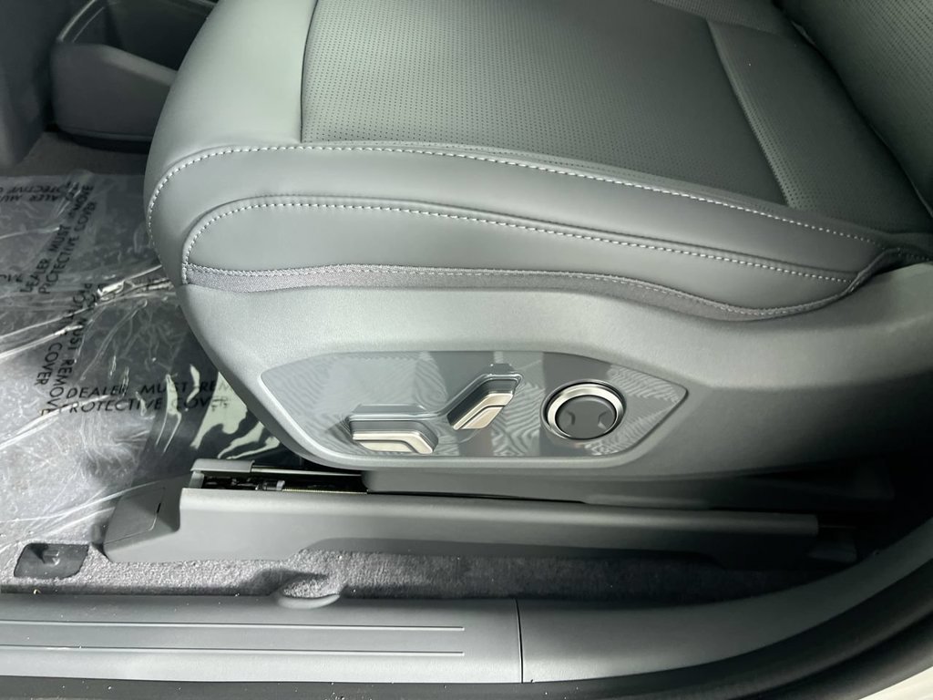 New 2026 White Kia Light image 15