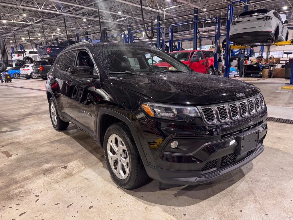 Used 2024 Diamond Black Jeep Latitude image 7