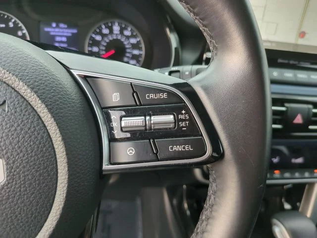 Used 2023 White Kia S image 27