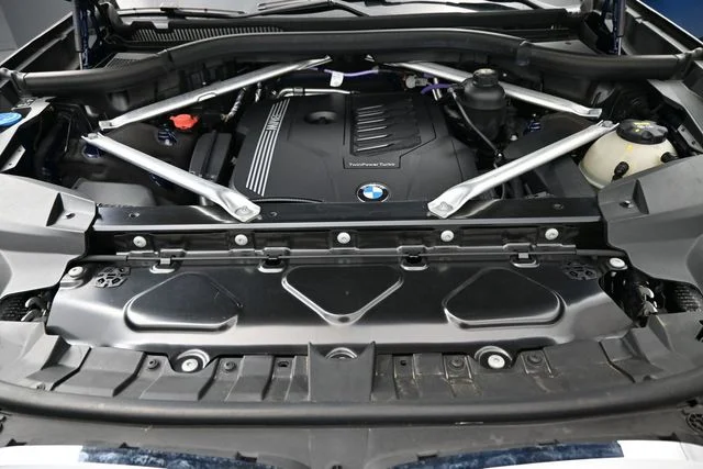Used 2022 Blue BMW xDrive40i image 24