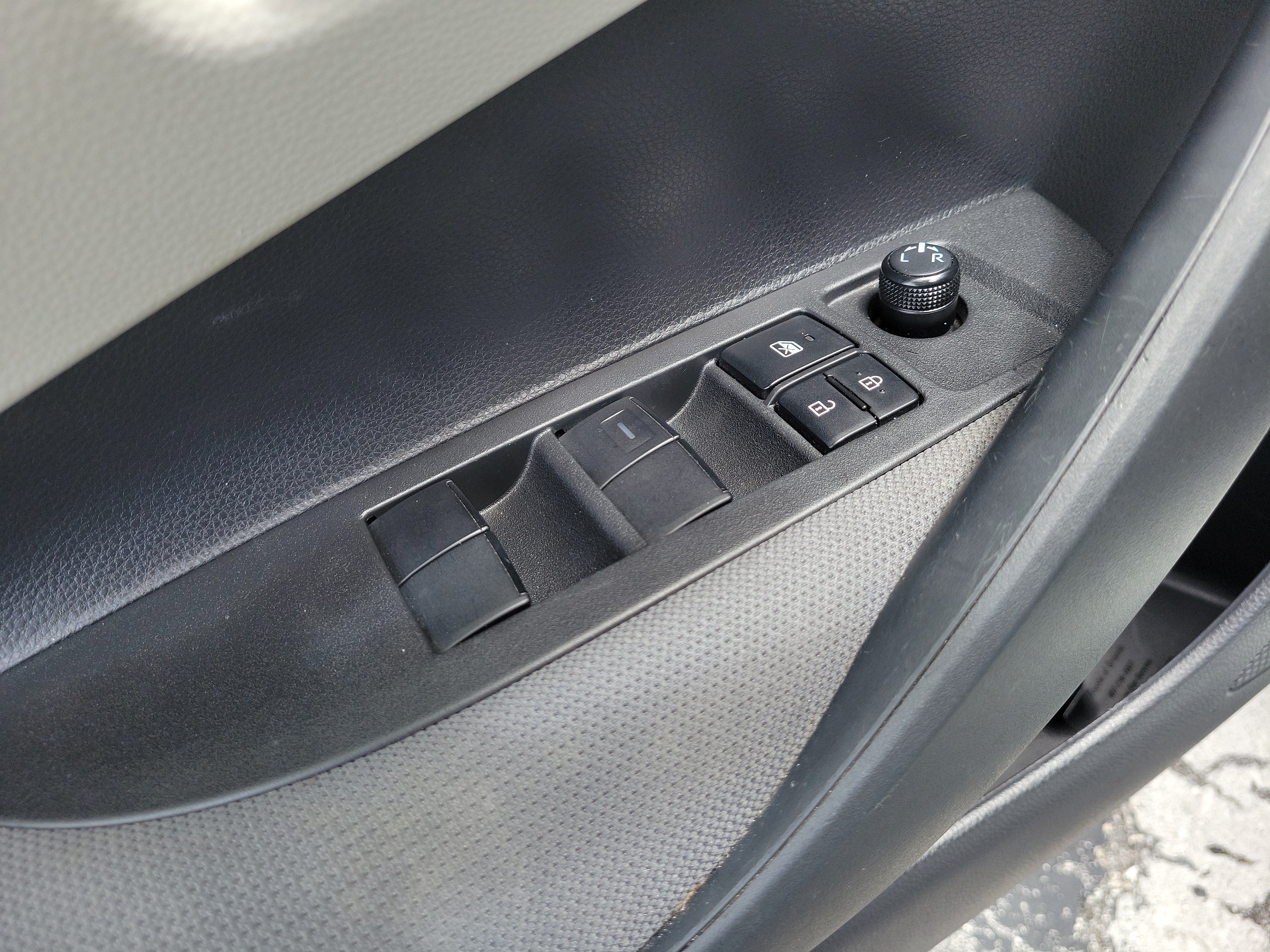 Used 2022 White Toyota Hybrid LE image 12