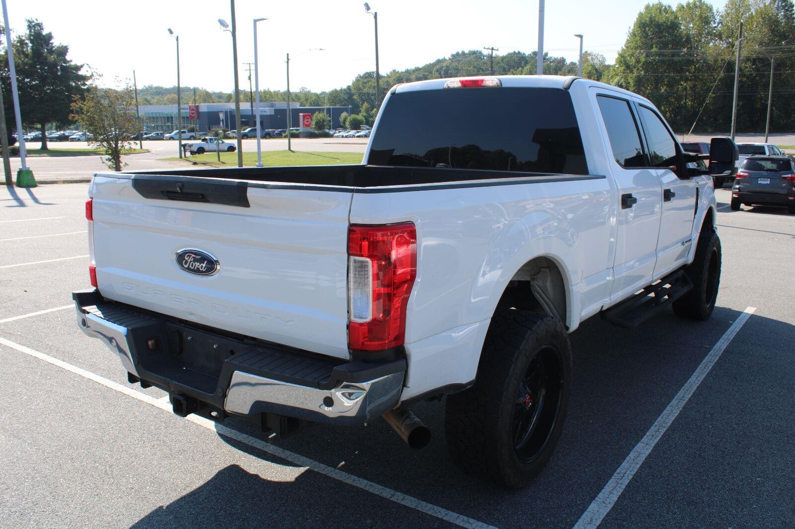 Used 2017 Oxford White Ford XLT image 6