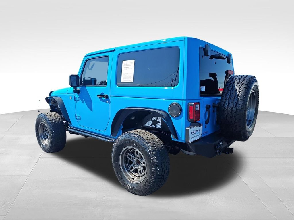 Used 2017 Blue Jeep Sahara image 3