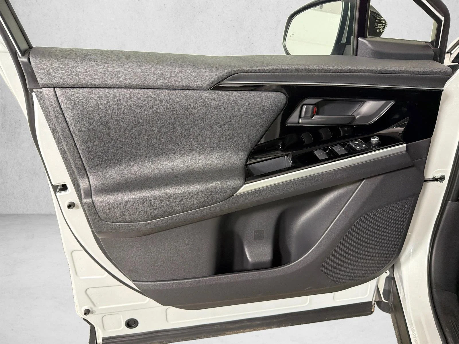 Used 2024 White Toyota XLE image 21