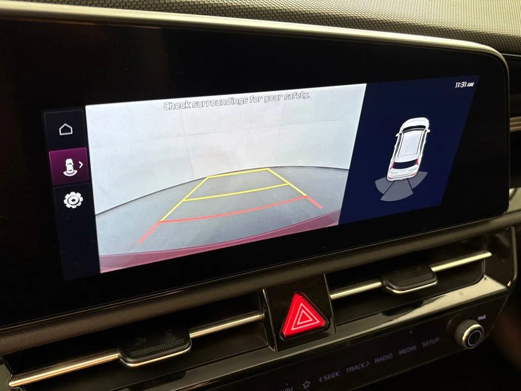Used 2023 Red Kia Wind image 33
