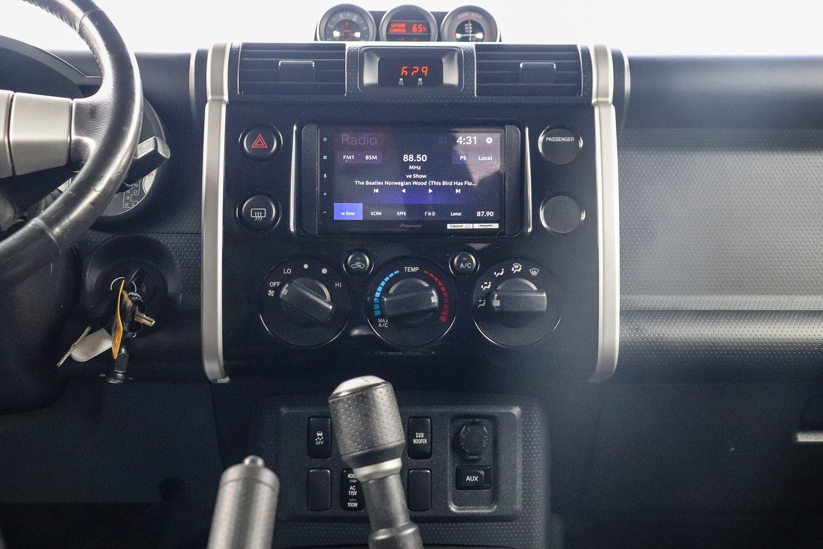 Used 2009 Black Toyota Base image 13