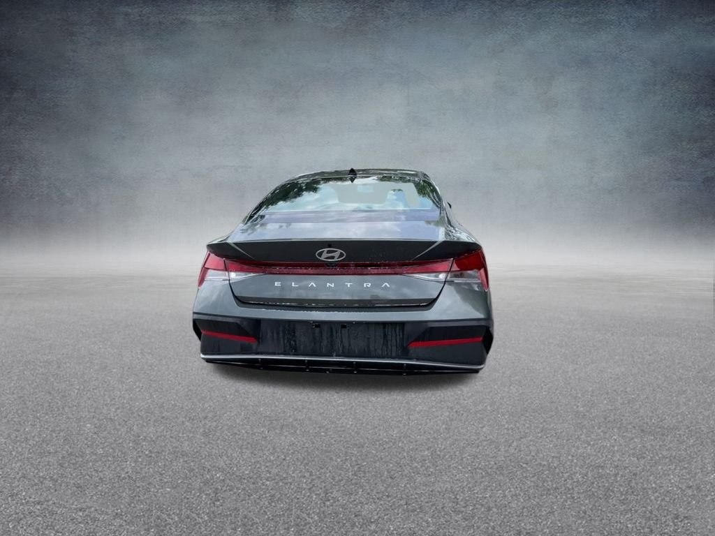 2025 Hyundai Elantra SE - Photo 21
