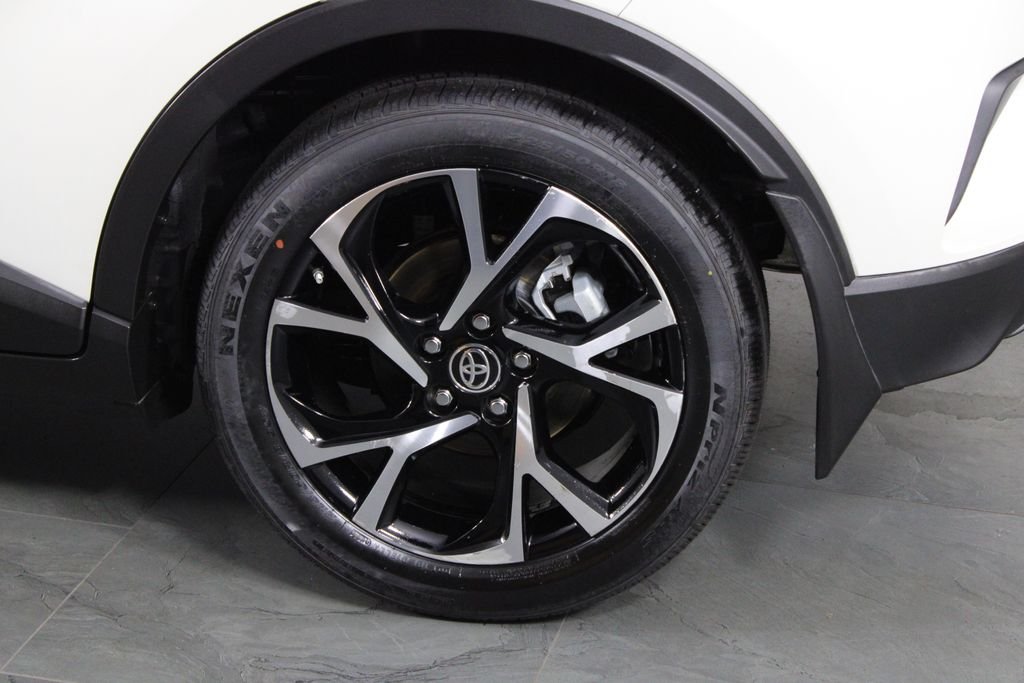 Used 2021 White Toyota XLE image 14