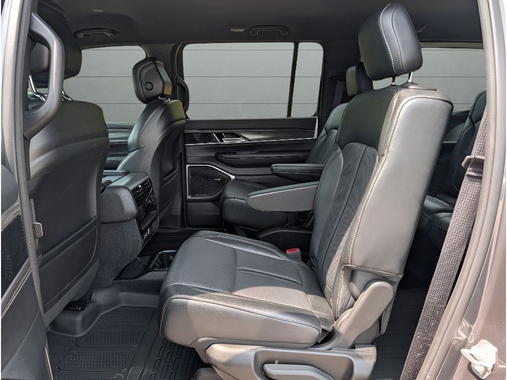 Used 2024 Baltic Gray Metallic Clearcoat Jeep Series II image 28
