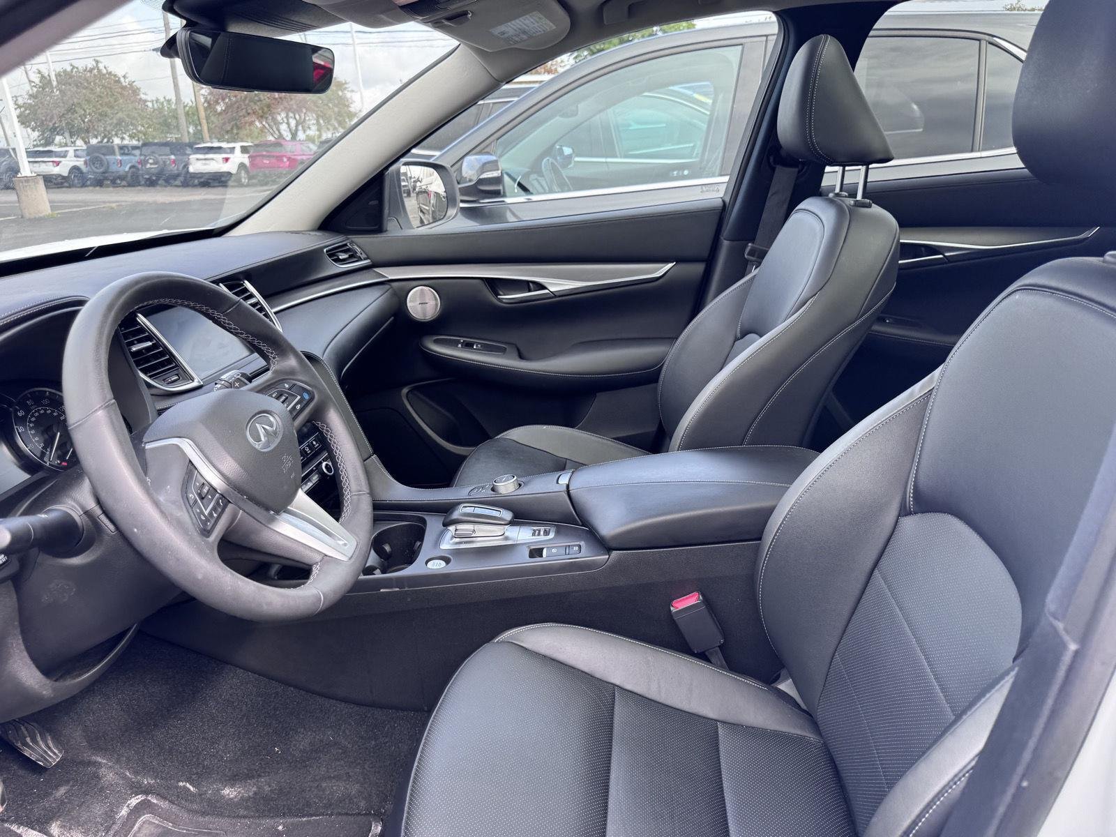 Used 2023 Radiant White INFINITI LUXE image 10