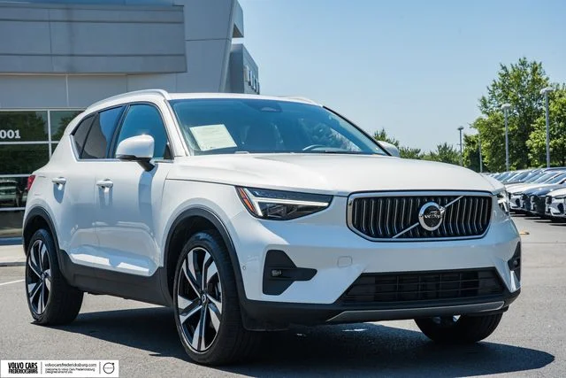 2025 Volvo XC40 B5 Plus Bright AWD's photo