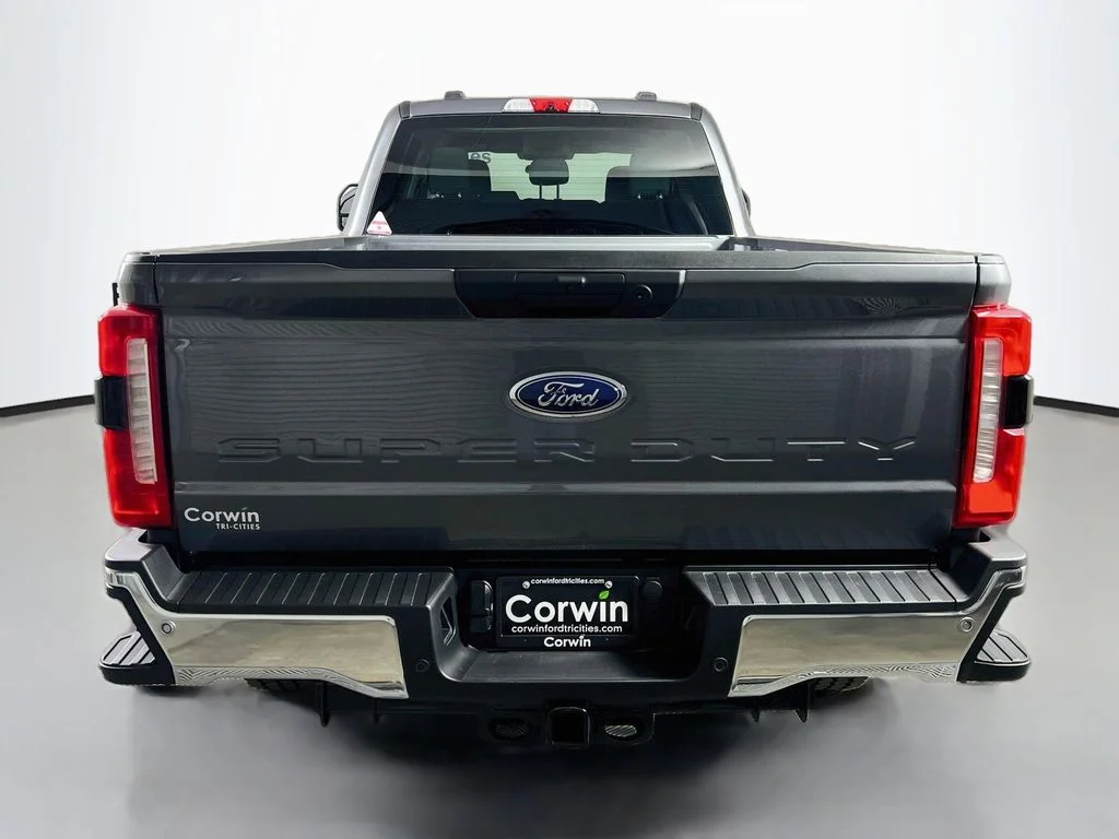 New 2026 Carbonized Gray Metallic Ford XLT image 13
