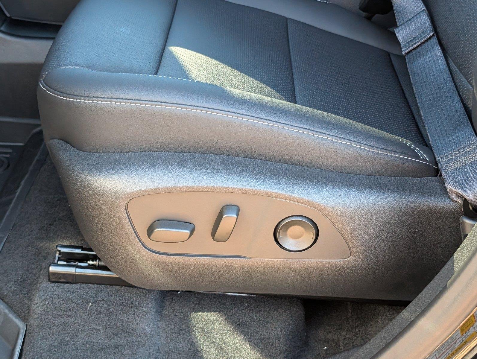 2027 Chevrolet Traverse LT - Photo 11