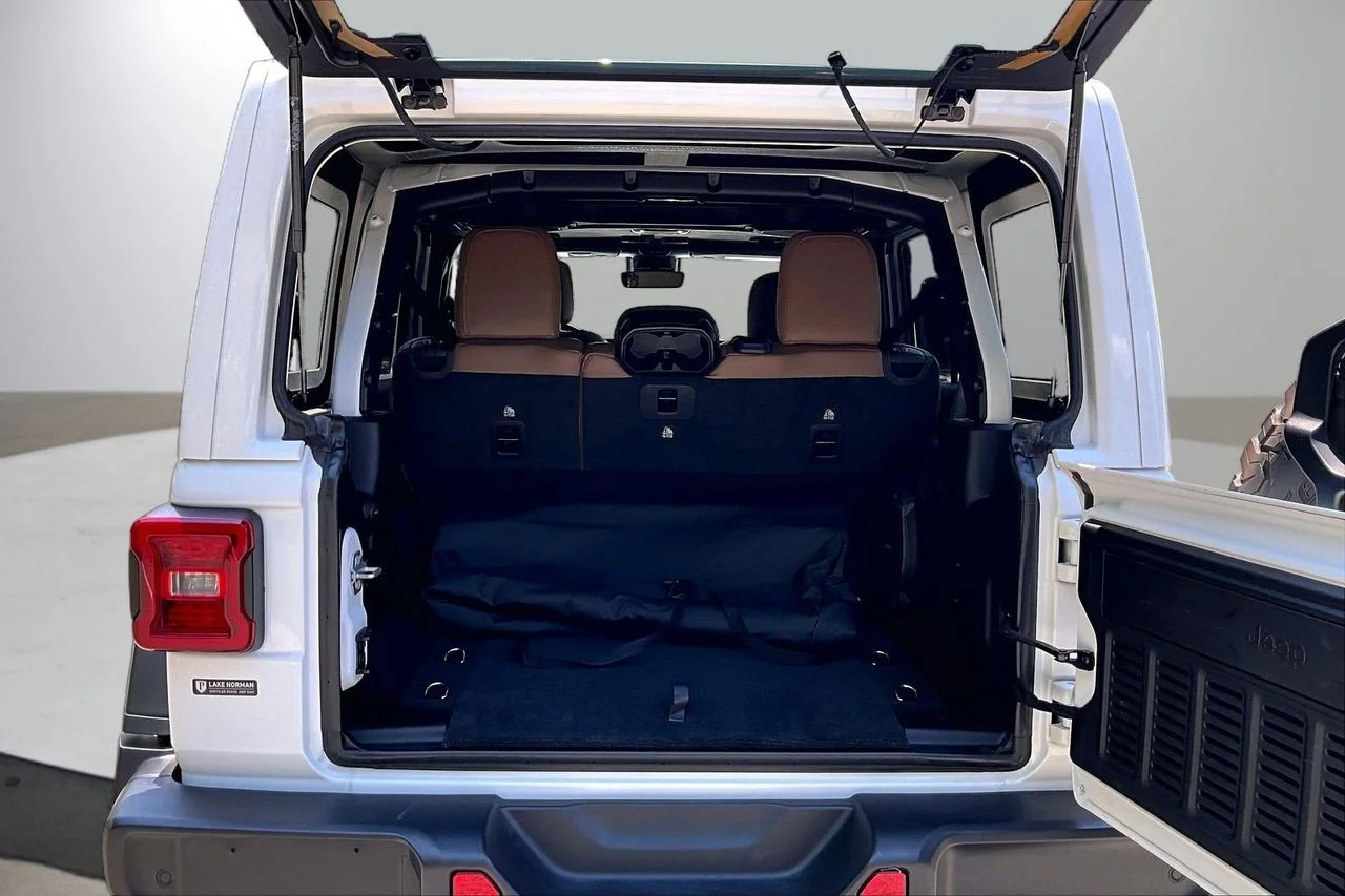Used 2021 White Jeep Rubicon image 25