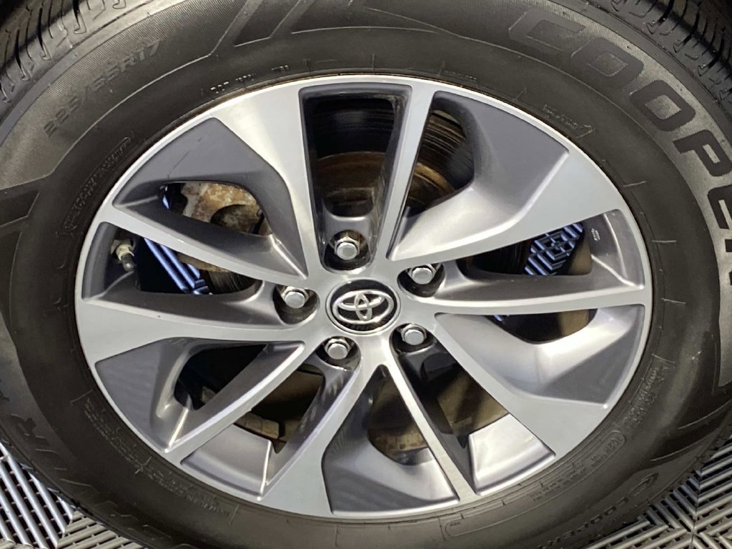 Used 2016 White Toyota XLE image 29