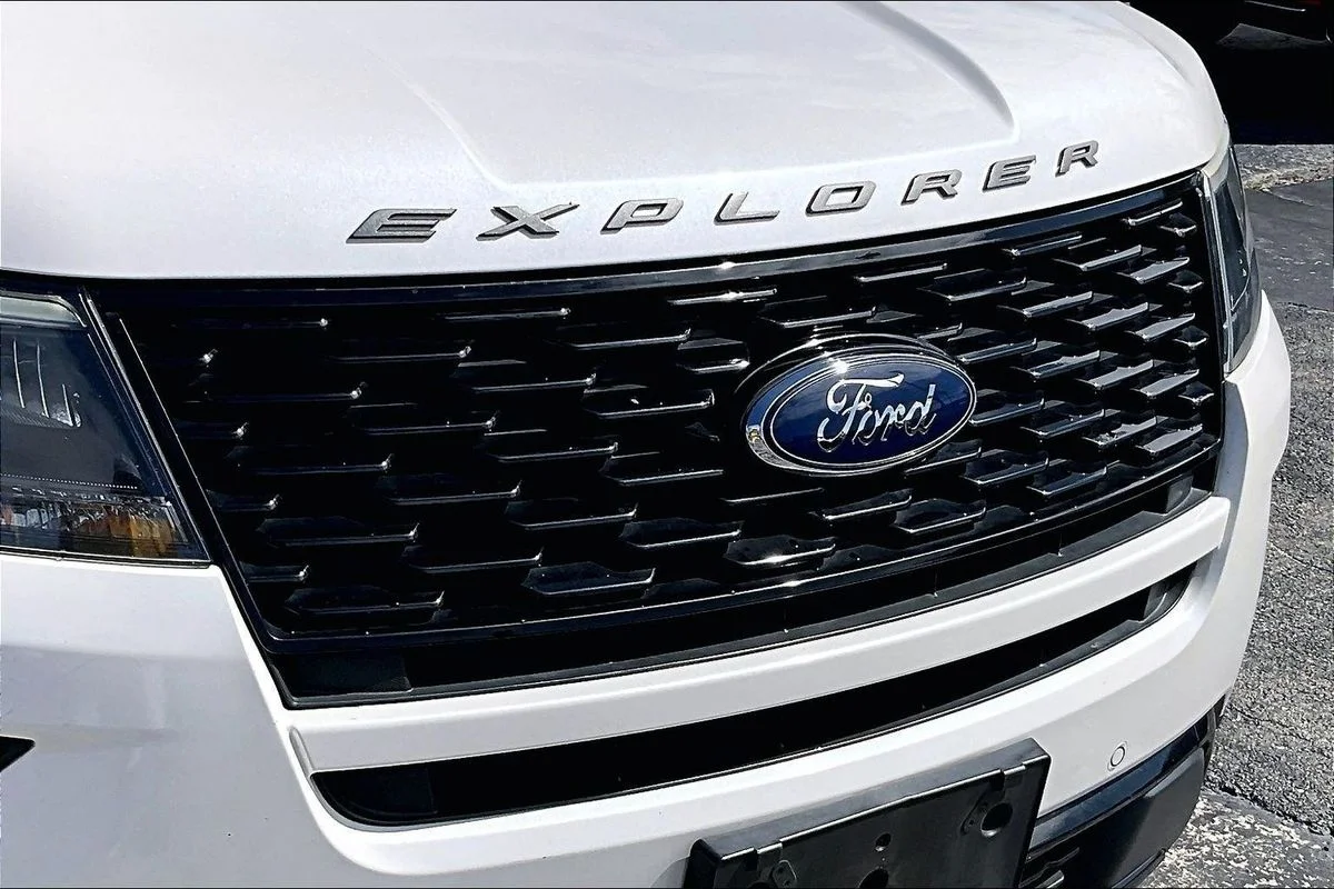 Used 2019 White Ford Sport image 36