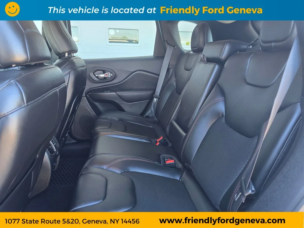 Used 2019 White Jeep Trailhawk image 12