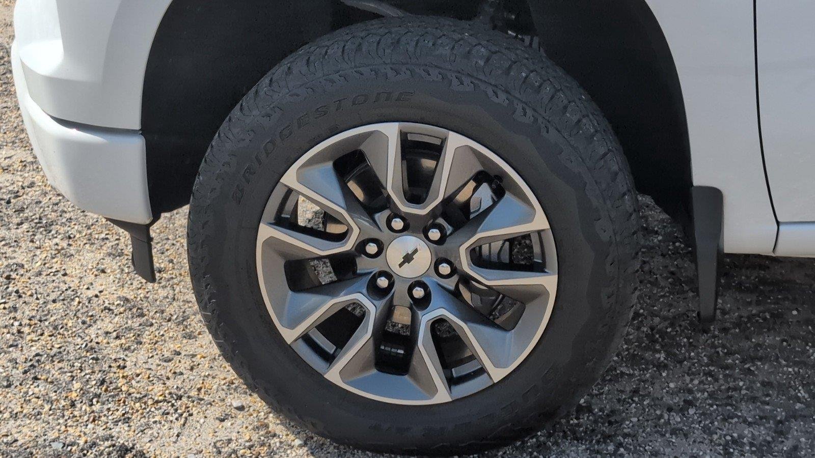 Used 2025 Summit White Chevrolet RST image 11