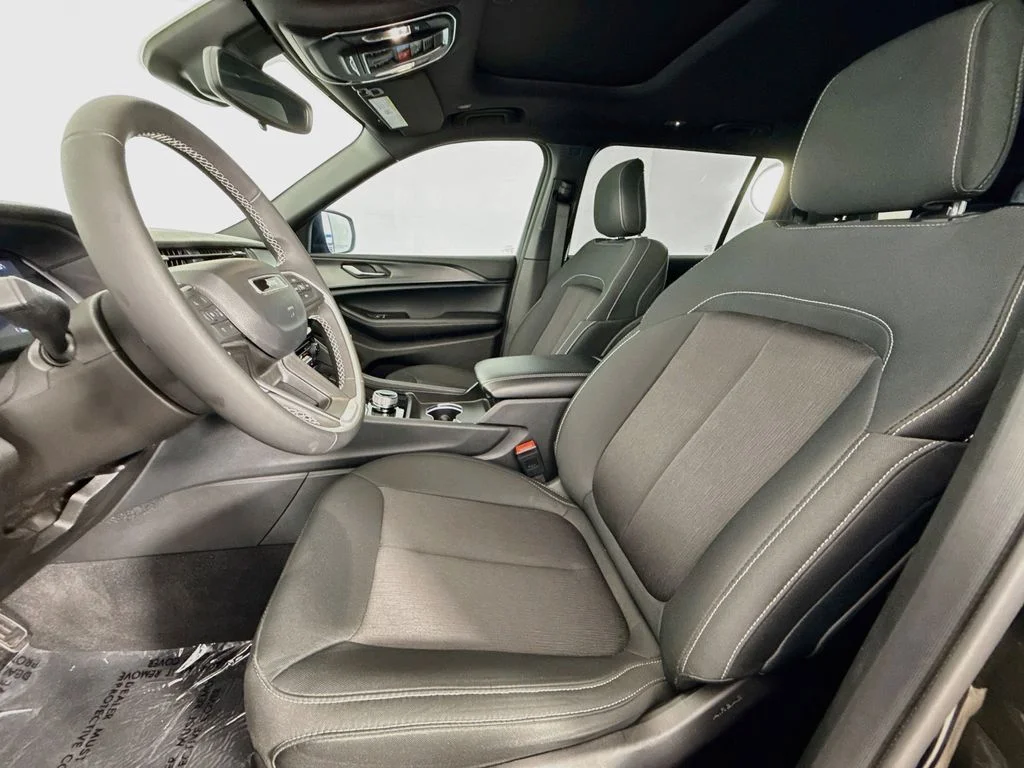 Used 2024 Black Jeep Laredo image 20