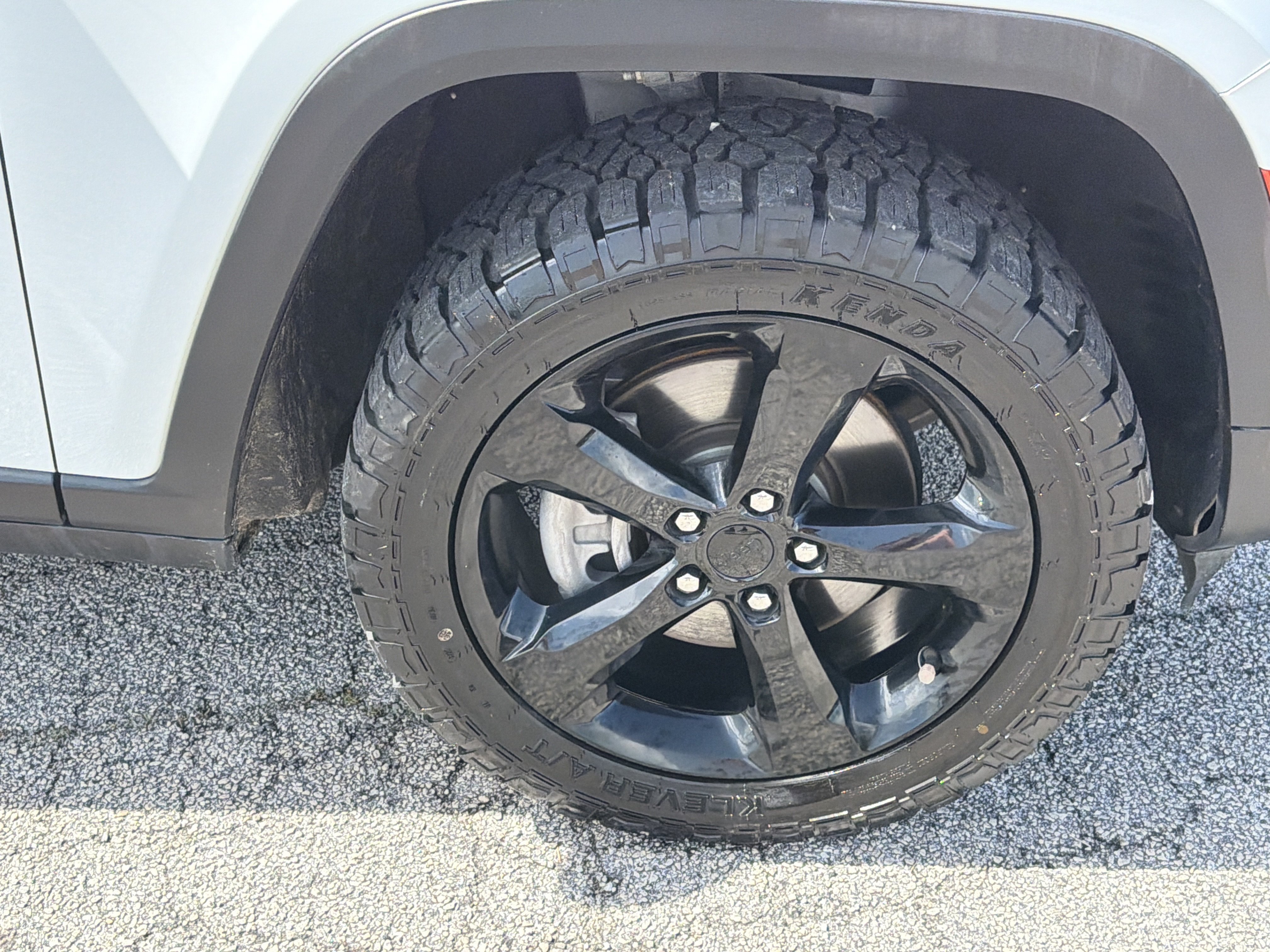 Used 2023 Bright White Clearcoat Jeep Altitude image 15