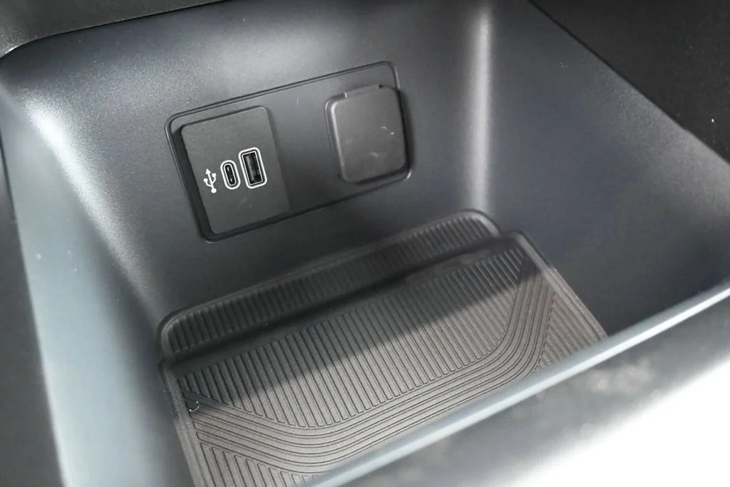 New 2027 Carbonized Gray Metallic Ford Active image 17