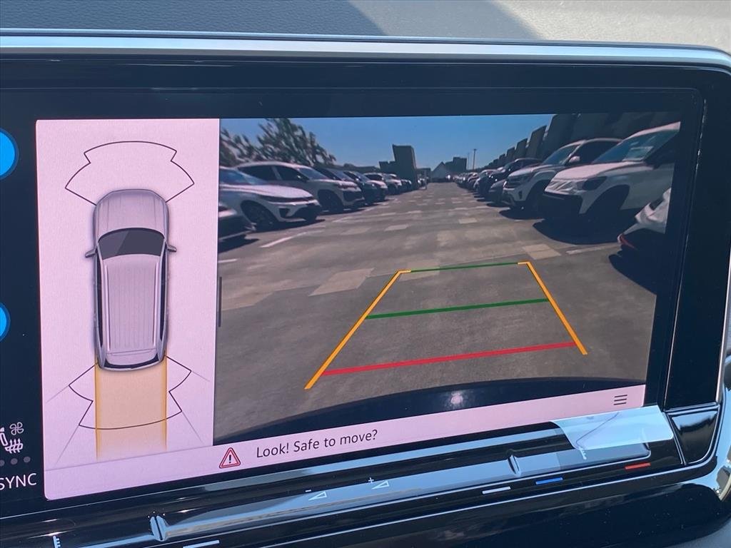 New 2026 Black Volkswagen 2.0T SE w/Technology image 9