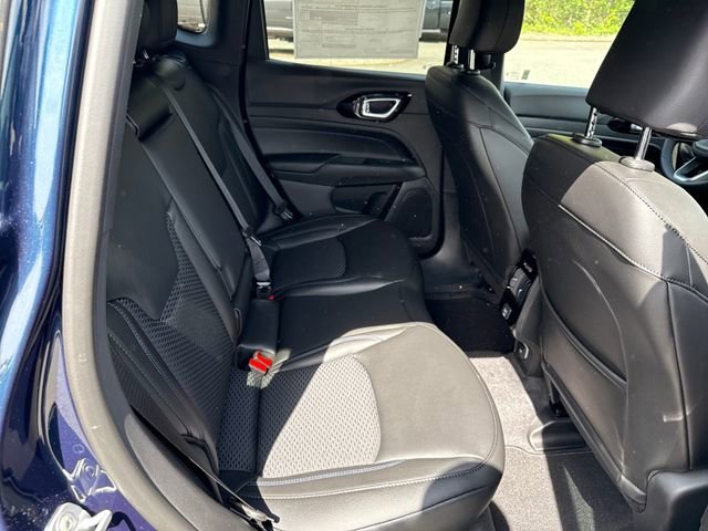 New 2026 Fathom Blue Pearl-Coat Exterior Paint Jeep Latitude image 10