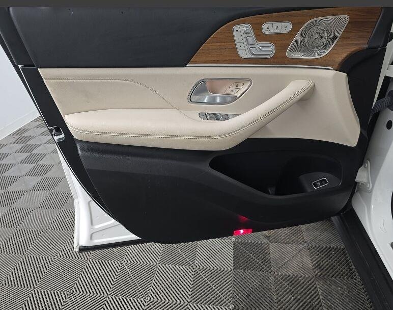 Used 2024  Mercedes-Benz GLS 450 image 13