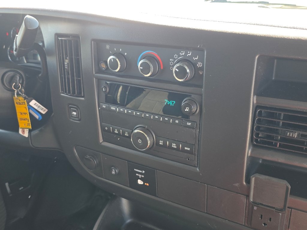 Used 2025 Summit White Chevrolet Work Van image 4