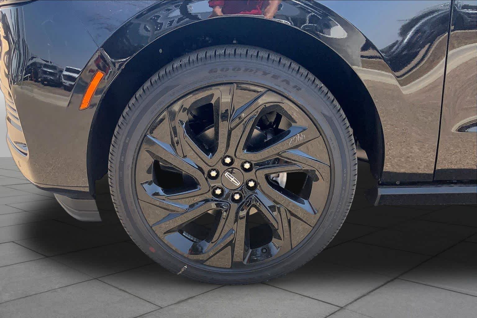 New 2027 Infinite Black Metallic Clearcoat Lincoln Reserve image 11