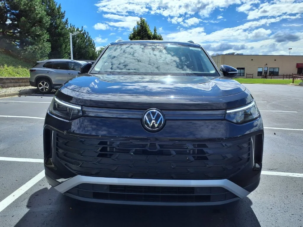 New 2026 Deep Black Pearl Volkswagen SE image 6