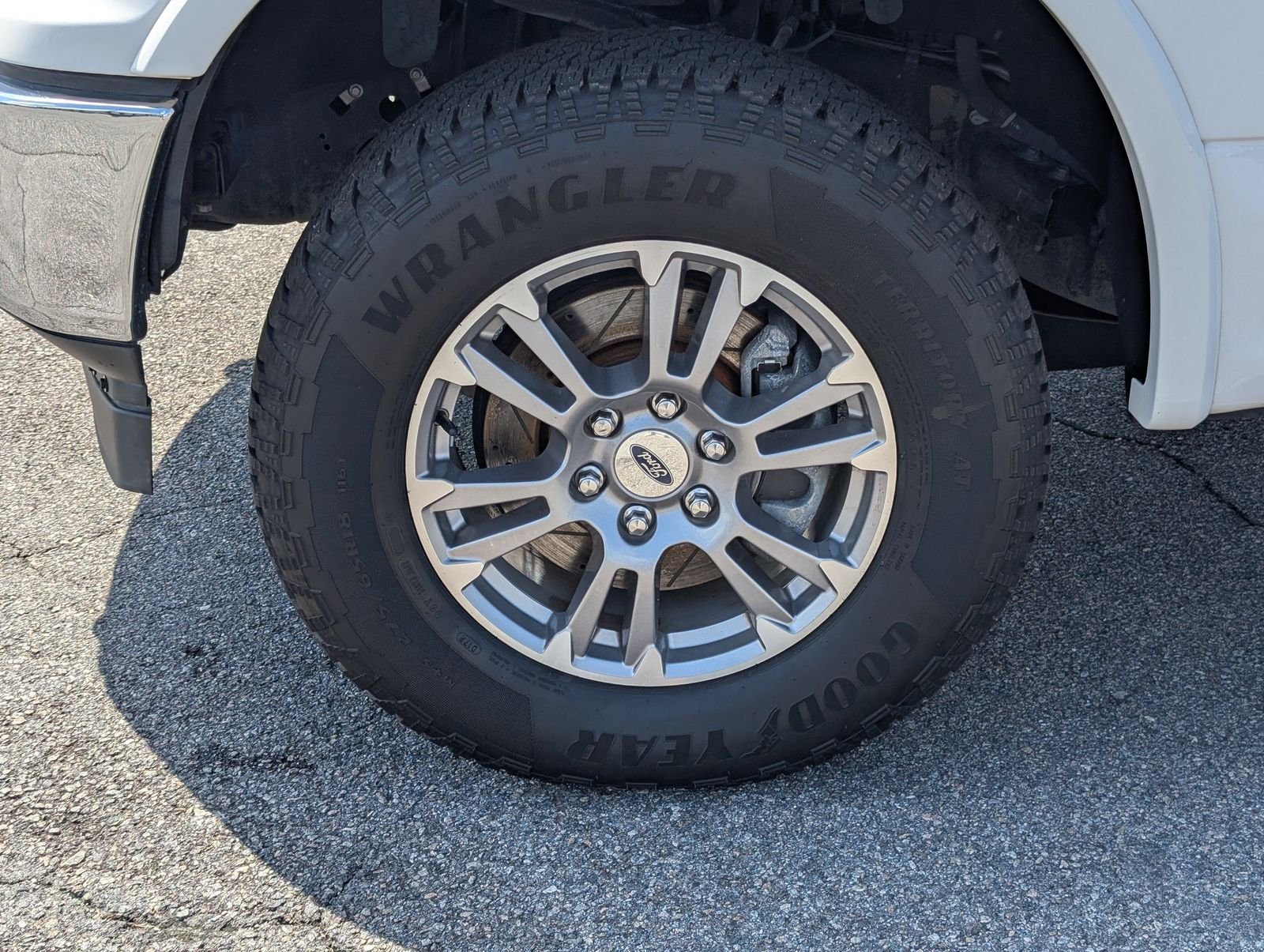 Used 2018 Oxford White Ford Lariat image 30