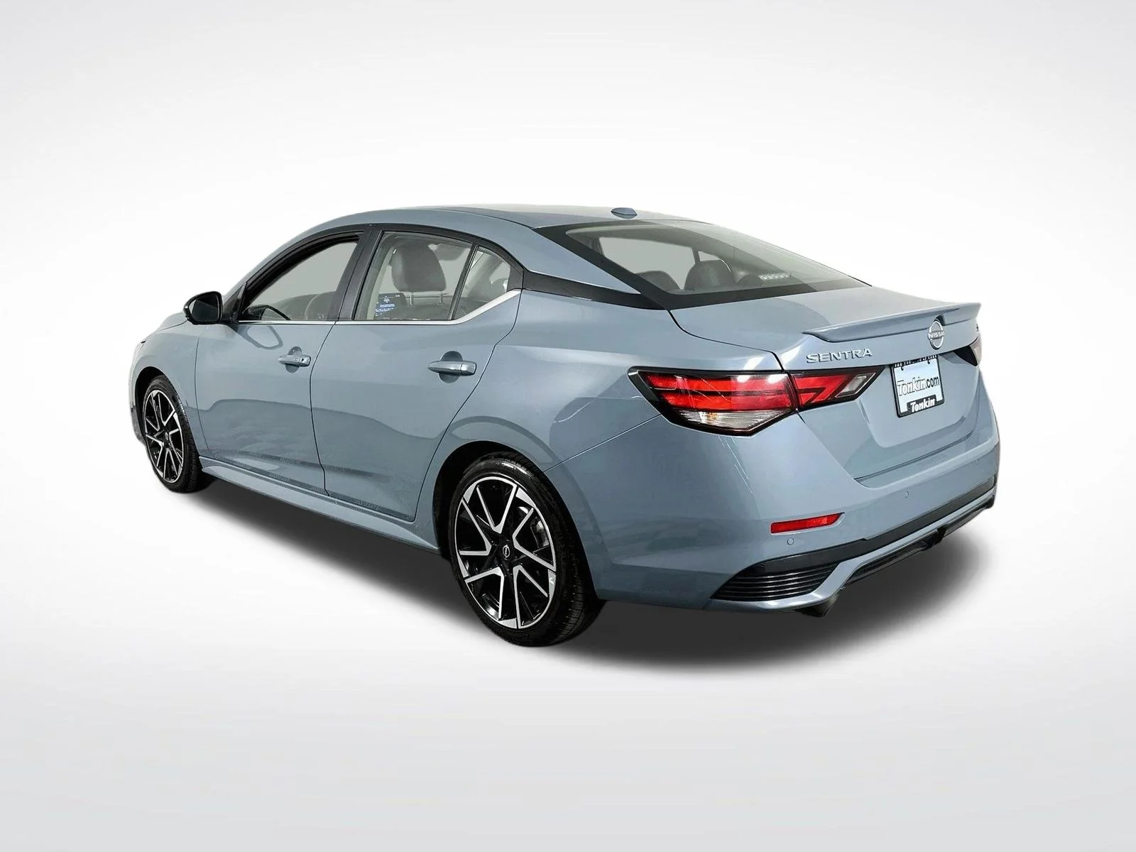 Used 2025 Atlantic Gray Metallic Nissan SR image 6
